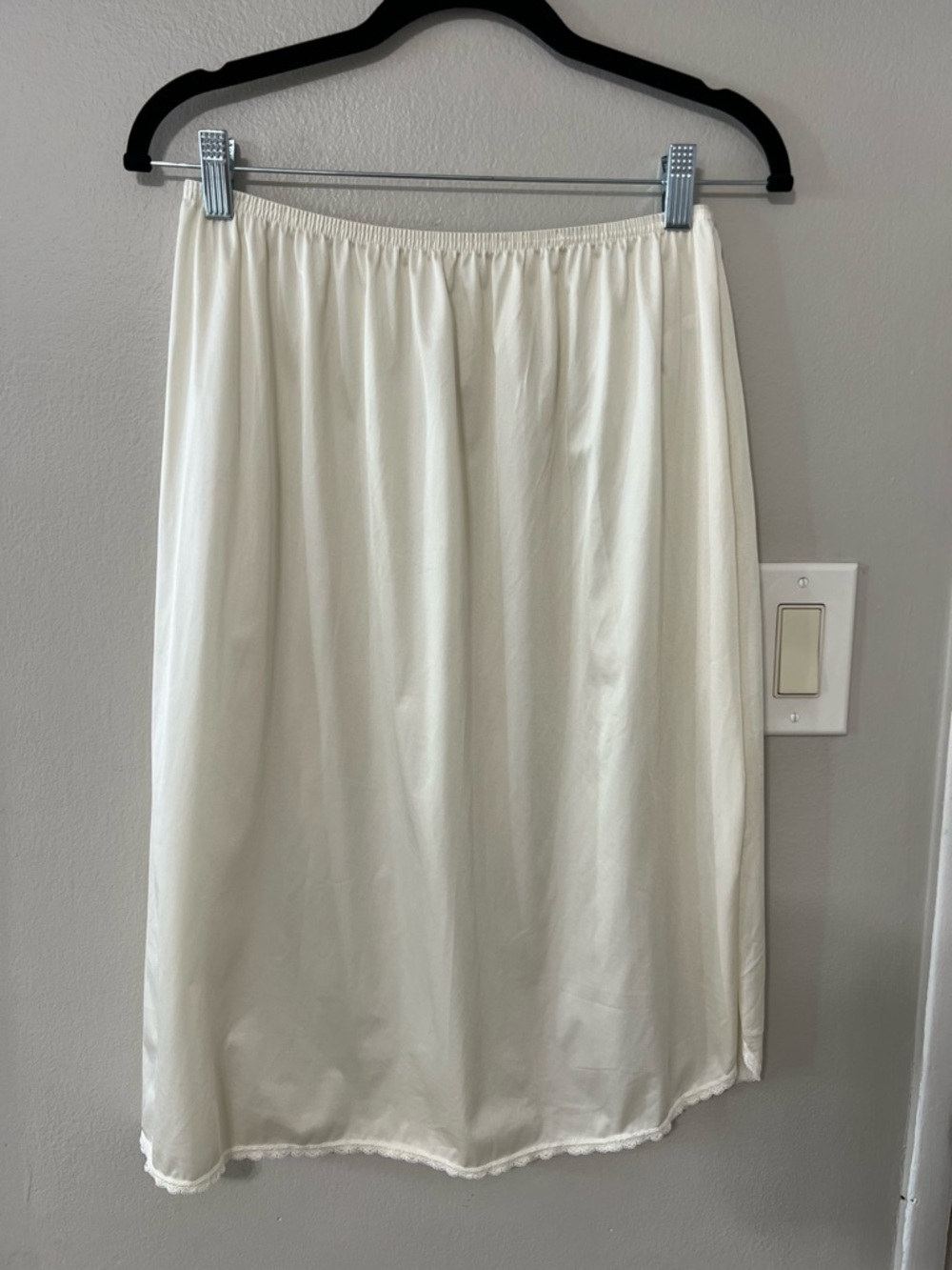 Vintage Vanity Fair Ivory Half Slip Skirt Lace Trim Nylon L 42 Fairycore